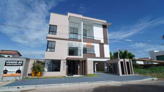 Fachada e garagem do Residencial Rembrandt
